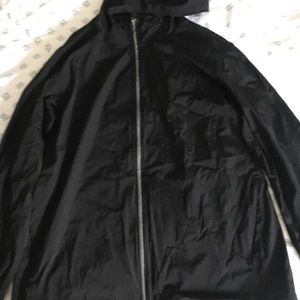 Men’s lightweight jogger/wind-breaker